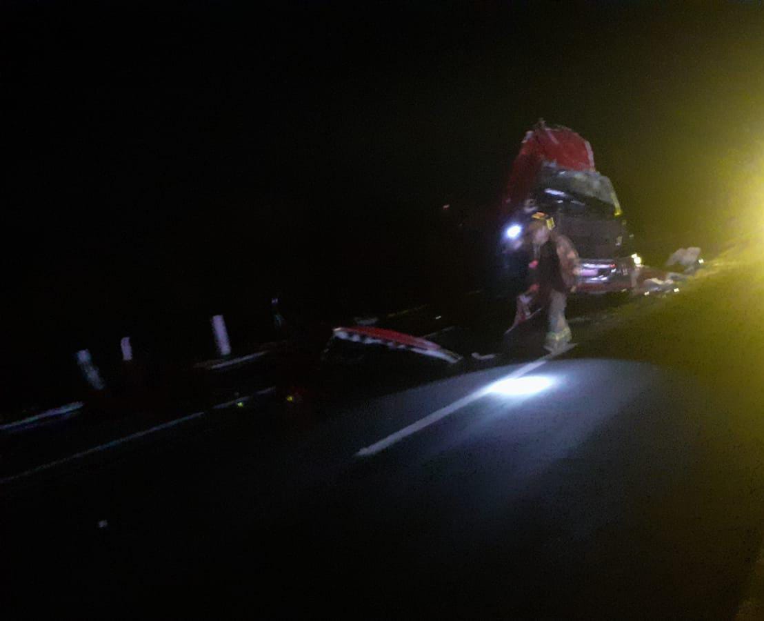 Choque volcadura trailero pipa combustible La Costera