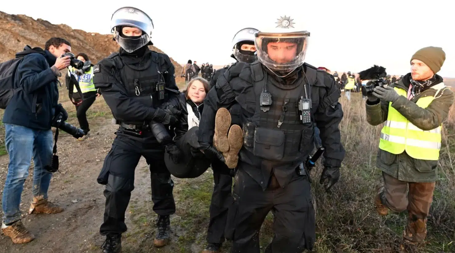 Detienen a Greta Thunberg durante protesta