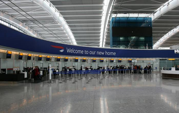 Detienen a sujeto por terrorismo en aeropuerto de Londres; ¡transportaba uranio!
