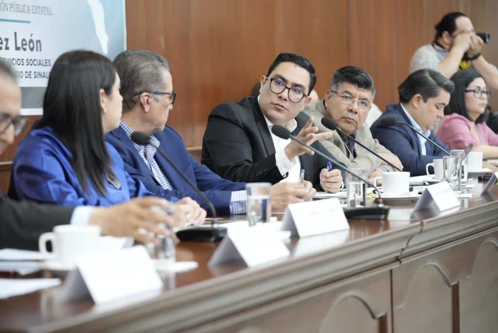 Diputados cuestionan al director del ISSSTESIN en comparecencia
