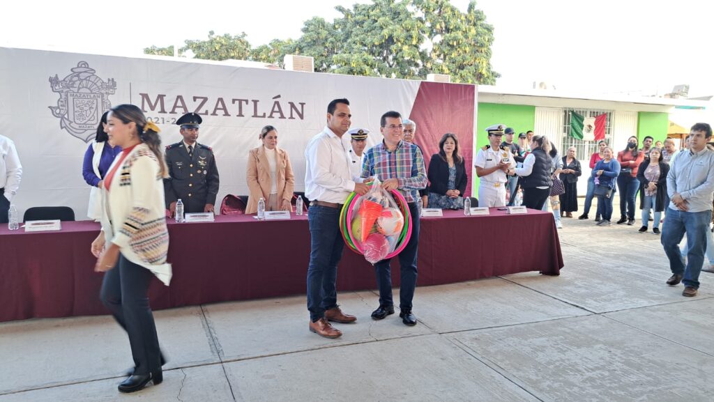 Édgar González Zataráin Lunes Civico Mazatlán