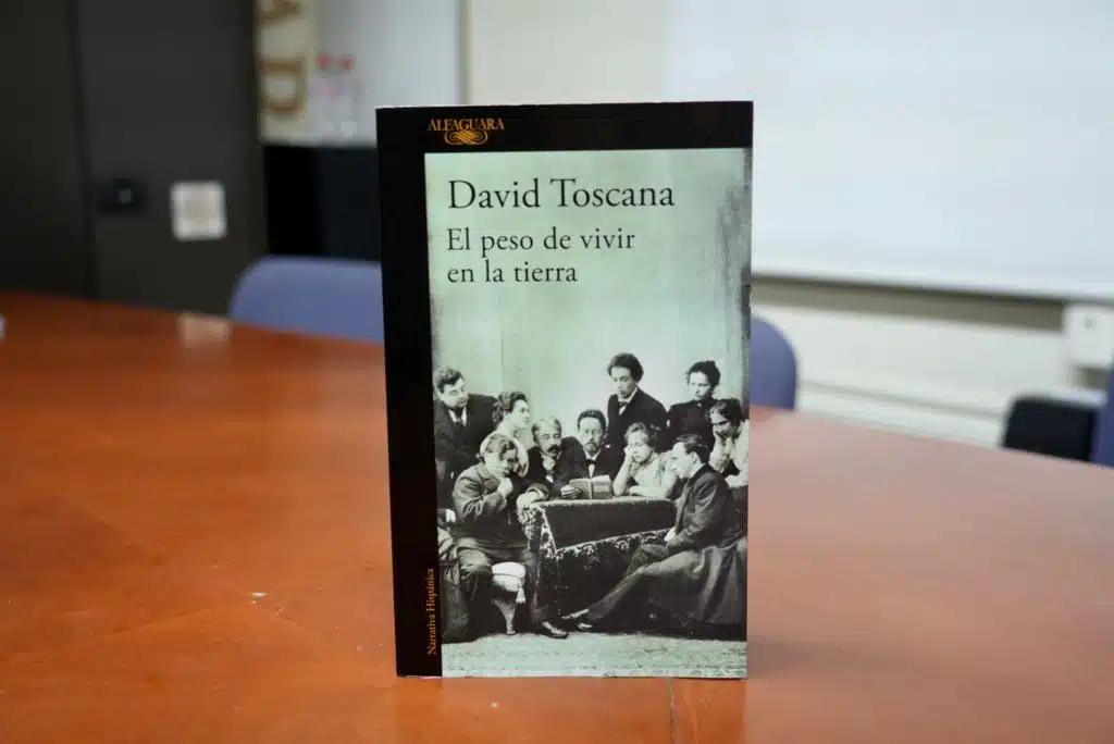 El peso de vivir en la Tierra-david-toscana