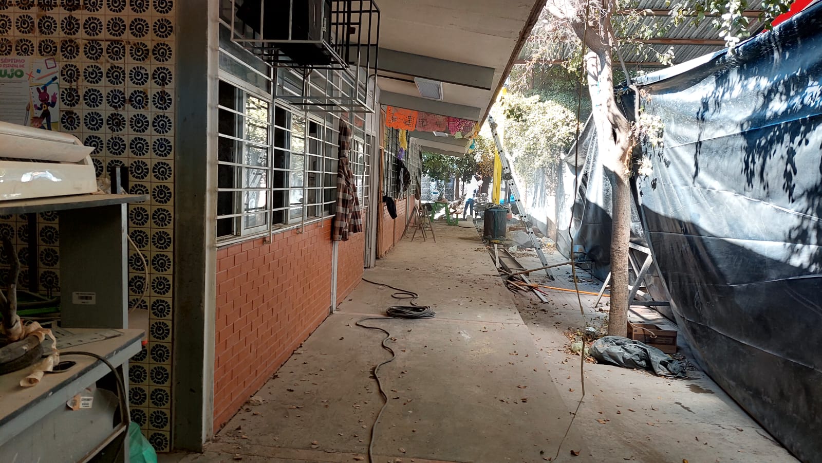 Los pusieron a trabajar! Reanudan obra inconclusa en primaria de Guasave |  Línea Directa