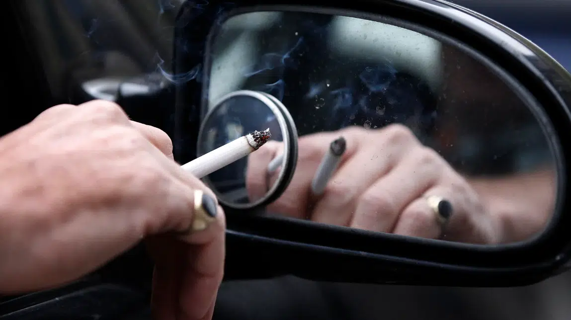 Fumar en el auto