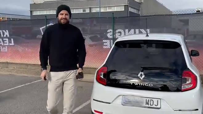 Gerard Piqué conduce Twingo