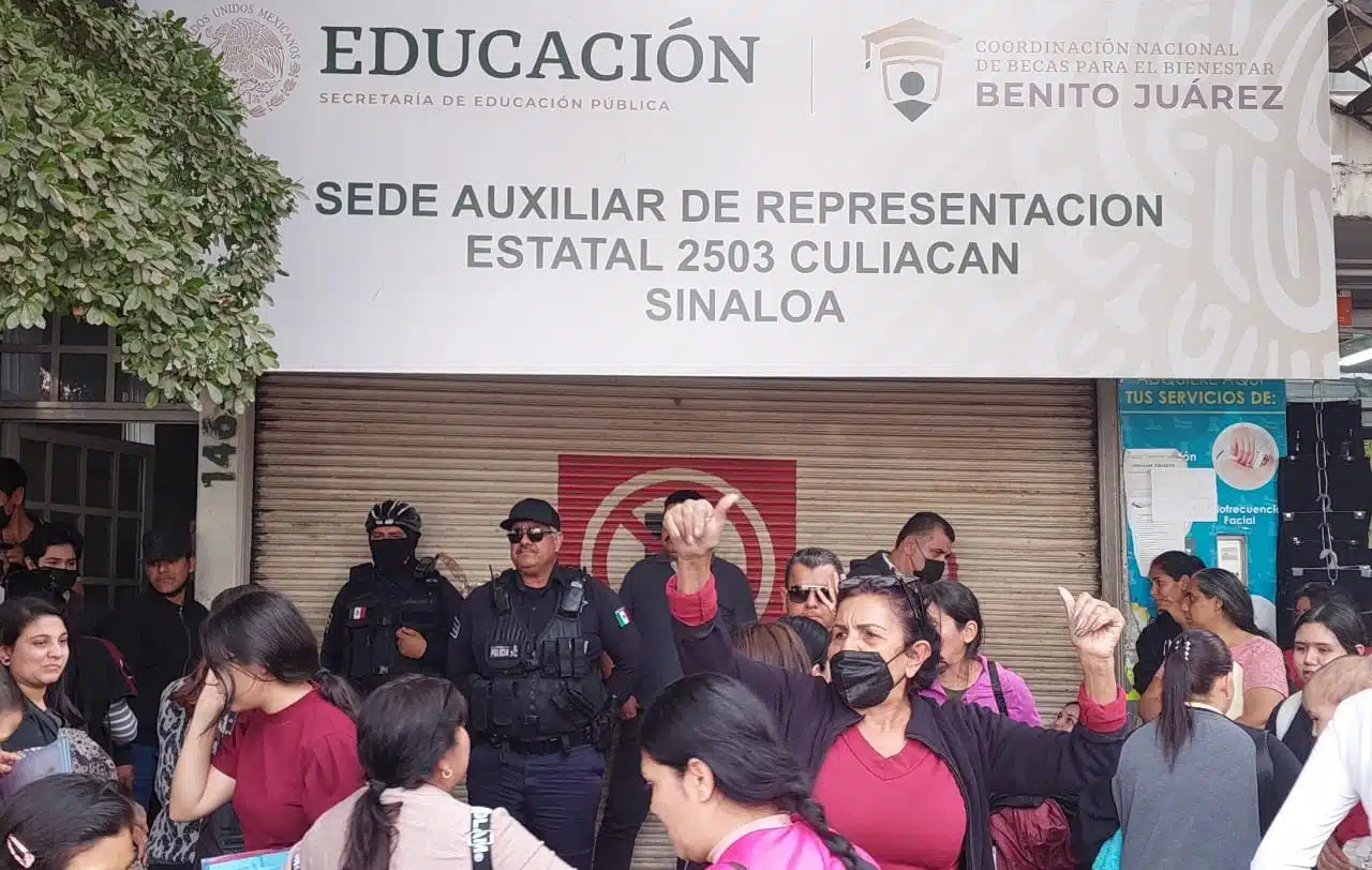 Hasta a la policía les mandan a aspirantes a la Beca Benito Juárez para que se vayan