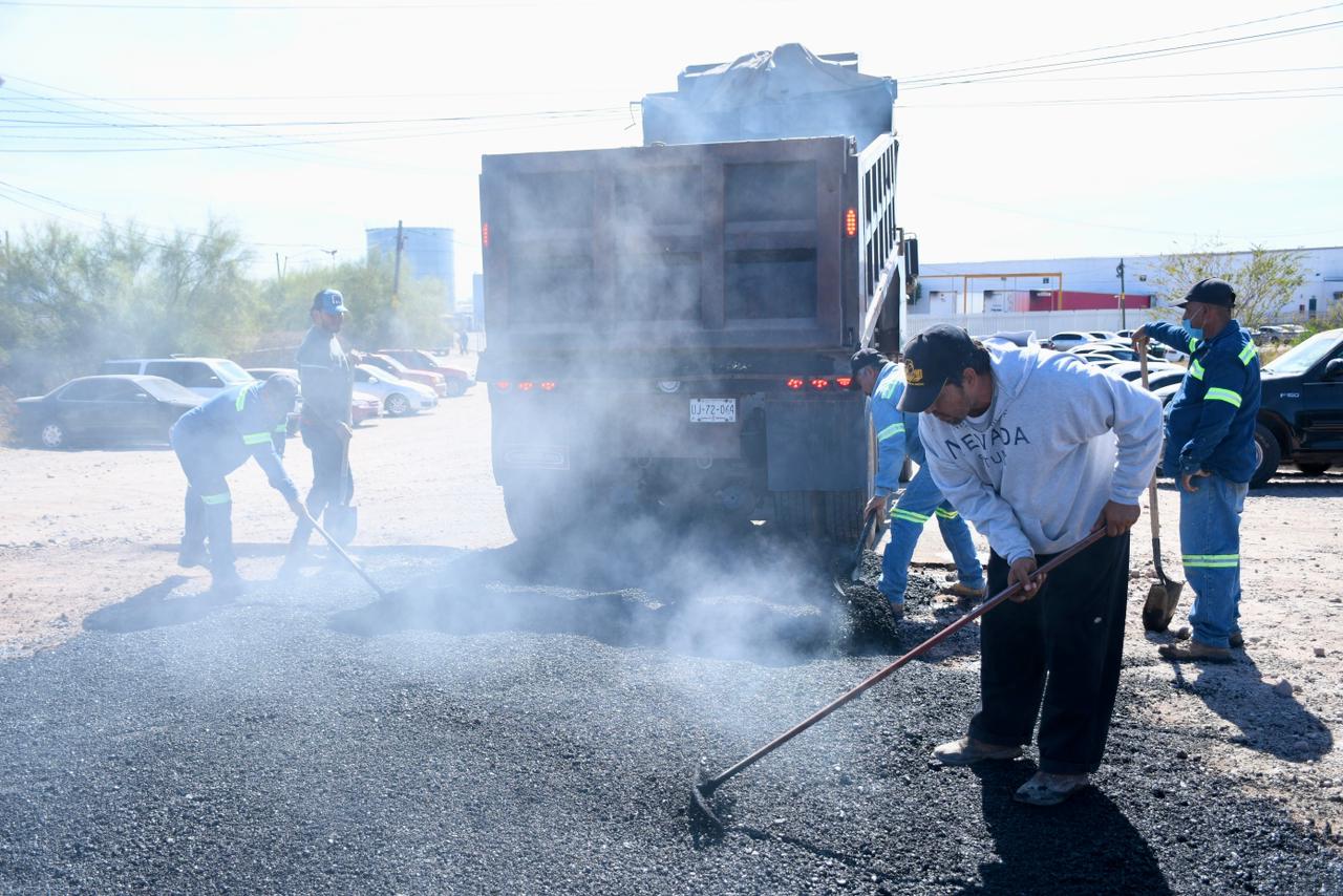 Reanudan la campaña de bacheo en Guamúchil y se atenderá de manera prioritaria el centro de la ciudad