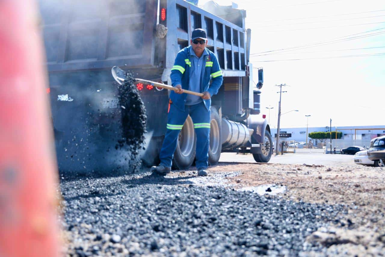 Reanudan la campaña de bacheo en Guamúchil y se atenderá de manera prioritaria el centro de la ciudad