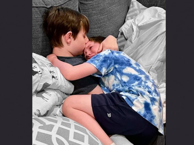 ¡Trata de no llorar! Ian tiene cáncer terminal y consuela su hermano tras decirle que morirá