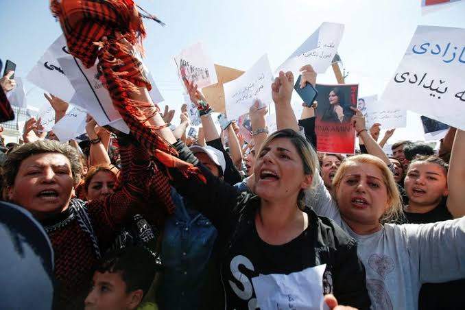 Impone EU severas sanciones a Irán por represión de manifestaciones