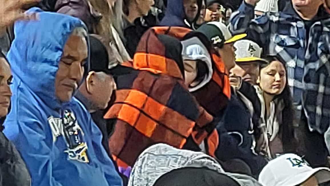 Aficionados disfrutan el juego Cañeros-Algodoneros en el Chevron Park