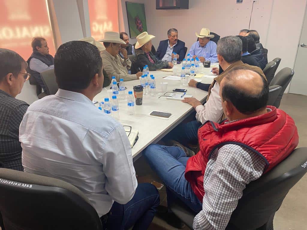 Líderes agrícolas se reúnen con el secretario Jaime Montes para agilizar los créditos de FIRA