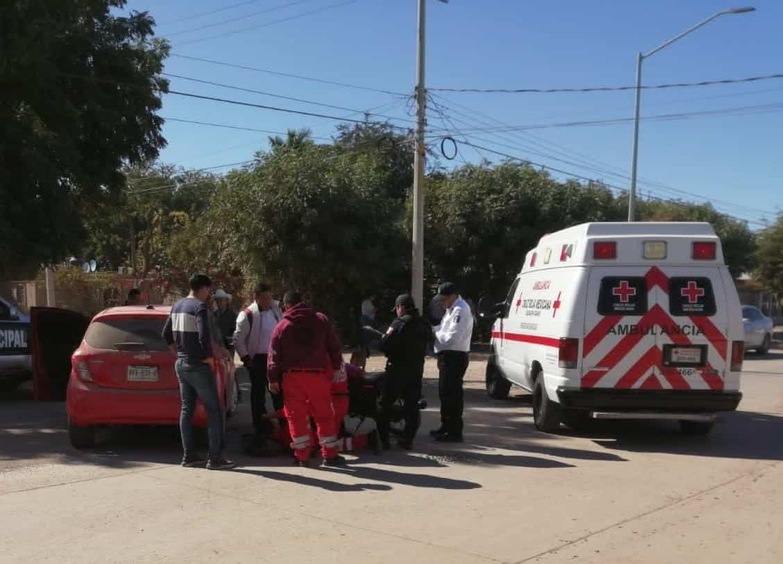 Mochitense no cede el paso en una calle de Juan José Ríos, embiste a Raúl y lo deja herido