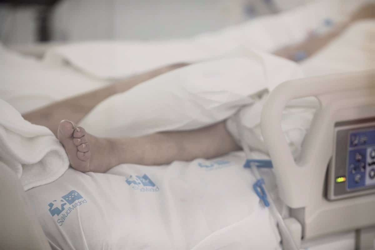 ¡Qué tragedia! Adulto tiene cirugía pero le dejan tijeras dentro de su cuerpo; murió