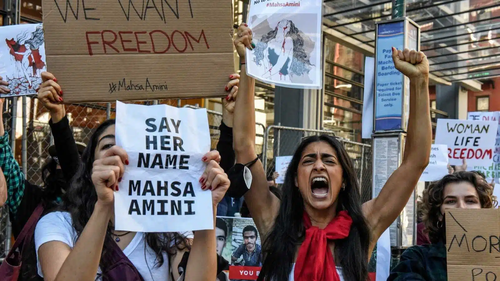 No paran las manifestaciones en Irán tras la muerte de Mahsa Amini