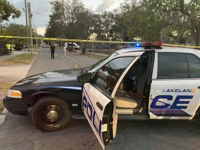 Operativo para localizar vehículo y conductores implicados en tiroteo de Florida
