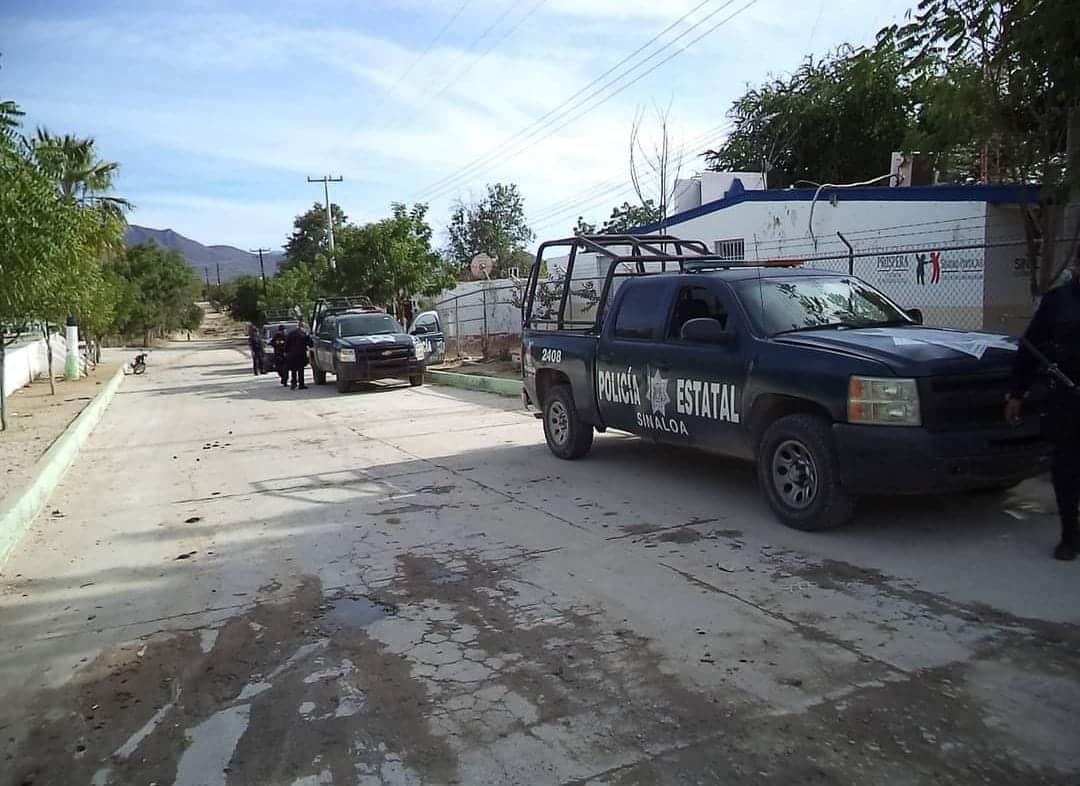 Paran labores policías de Choix