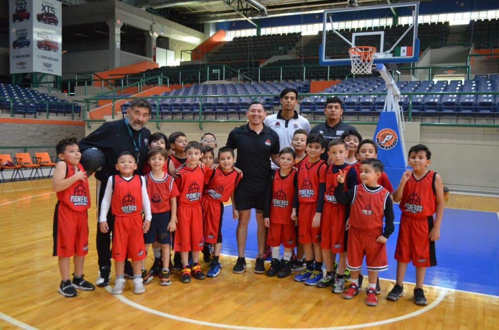 Pioneros Academy-asistentes