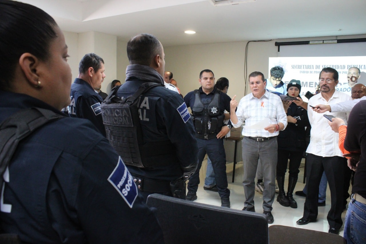 Policías de Mazatlán, bajo prueba para obtener ascensos (3)