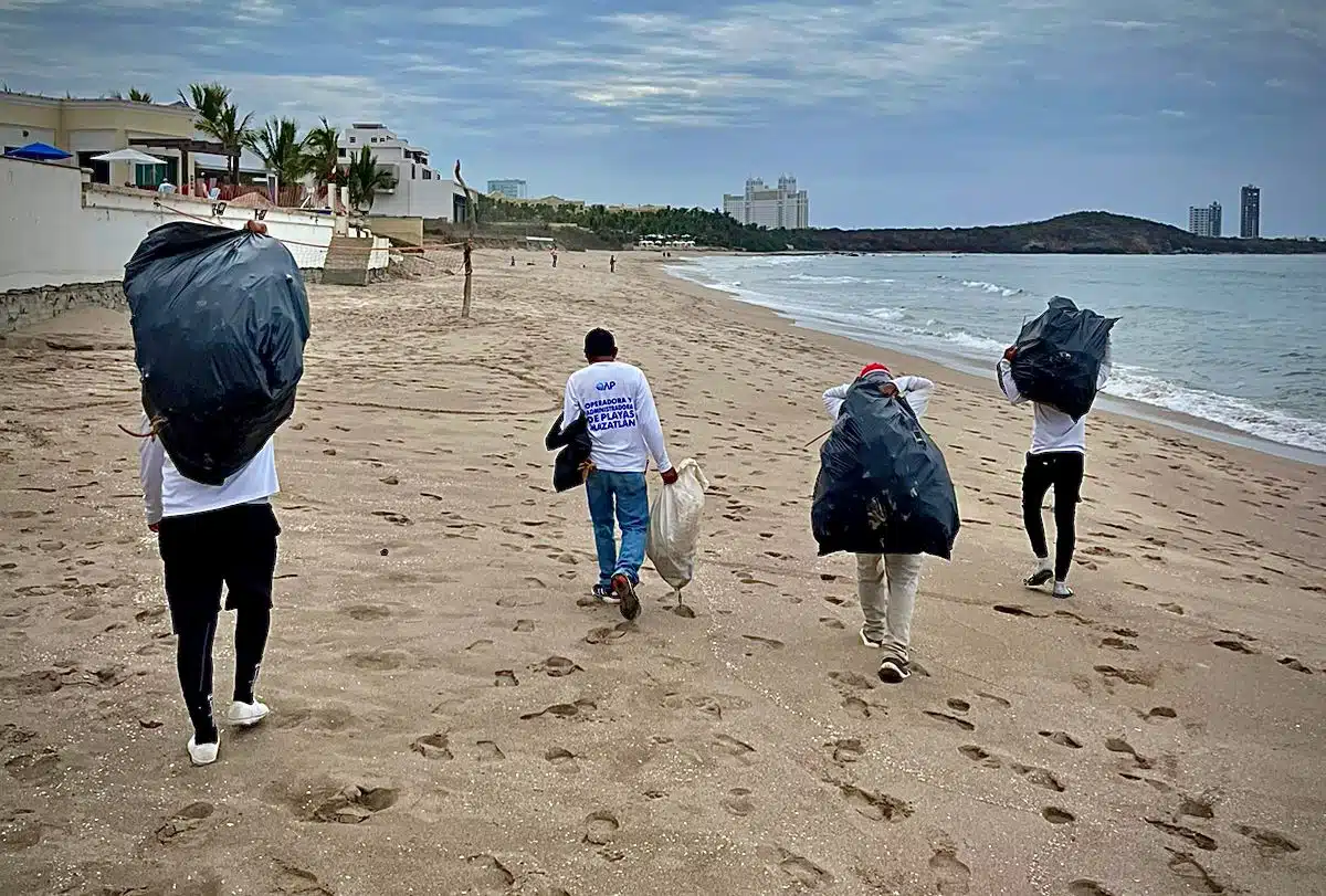 Previo al Carnaval de Mazatlán, accionan campañas en área de playas (2)