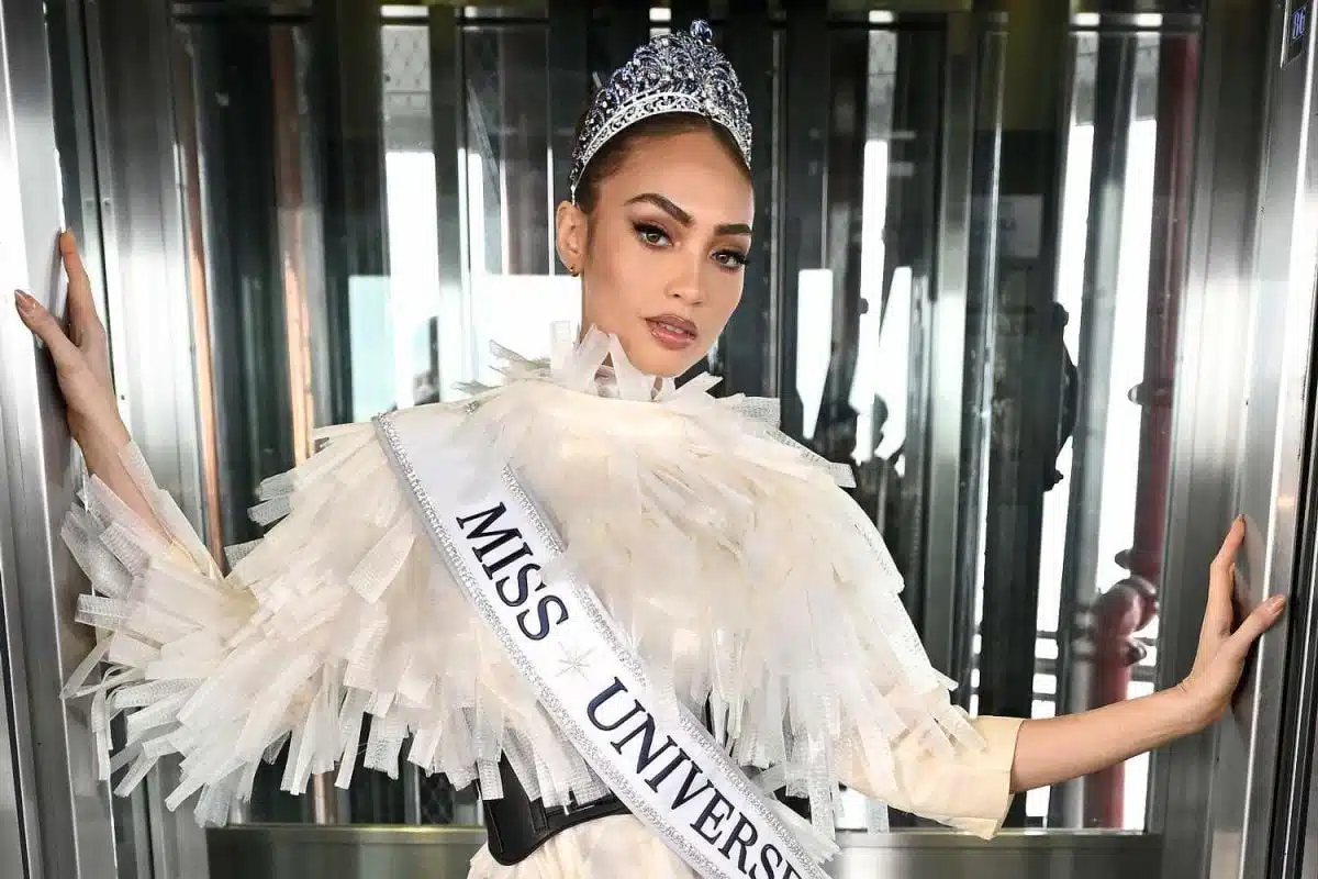 Miss Universo renuncia a la corona de Estados Unidos; ya tiene quien la supla