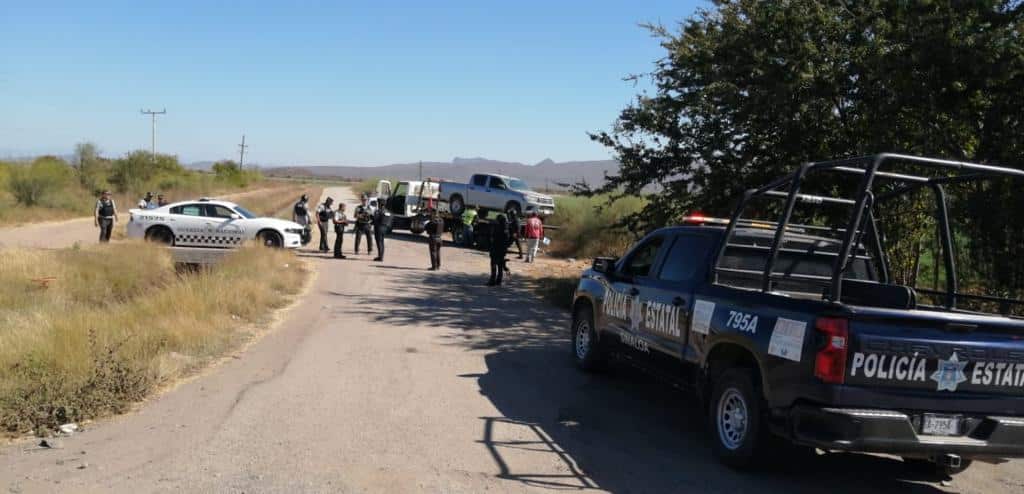 Recuperan municipales de Angostura una Toyota Hilux en La Costera.