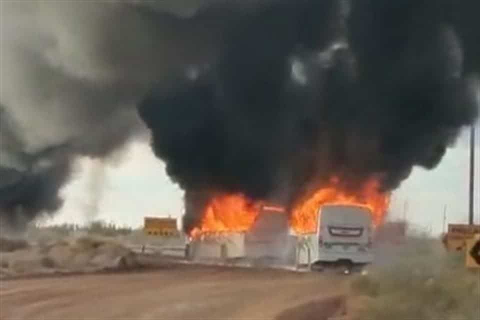 Reportan incendio de tres camiones; no se relaciona con detención de Ovidio Guzmán