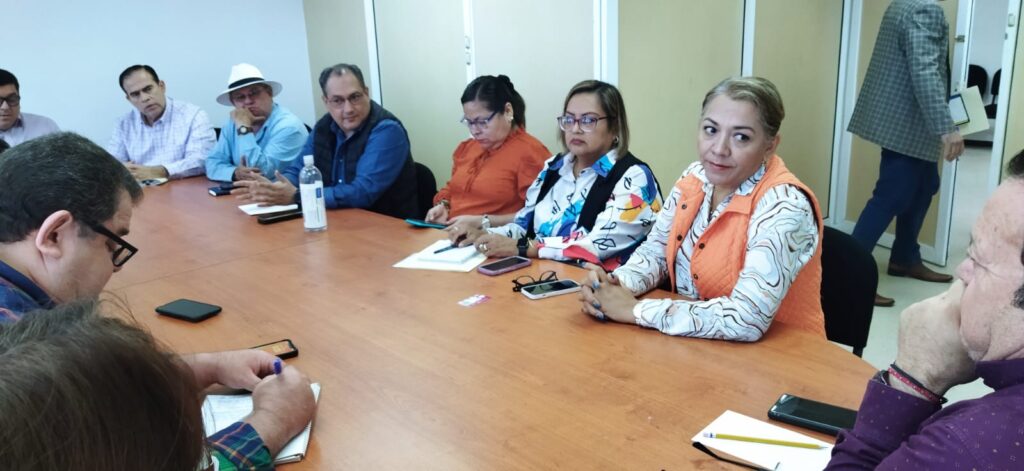 Reunión entre la Dirección de Vialidad y Transportes, el Sistema DIF Sinaloa 