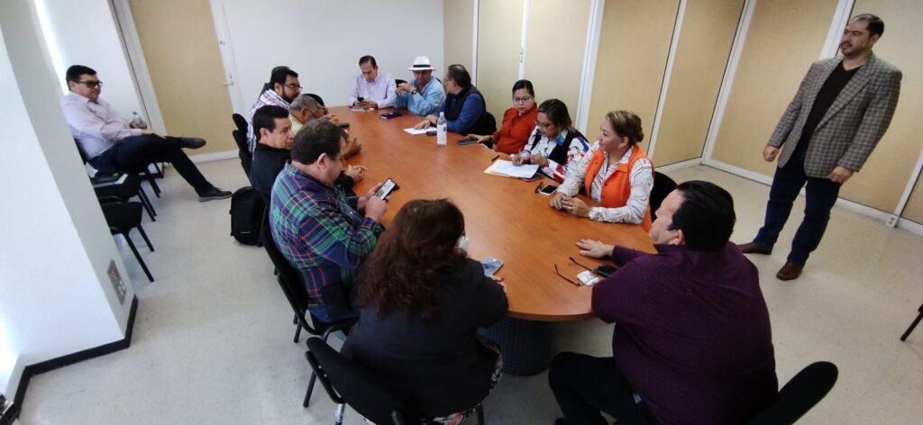 Reunión entre la Dirección de Vialidad y Transportes, el Sistema DIF Sinaloa 