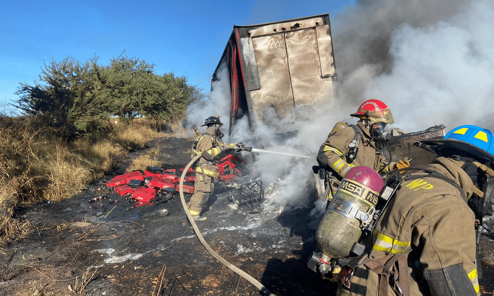 Se reavivan las llamas de tráiler cargado que usaron en “narcobloqueos”