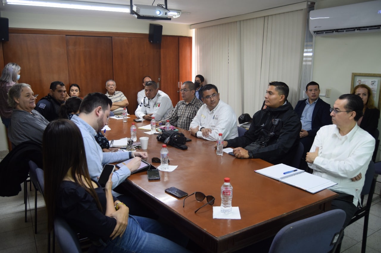 Se reúnen autoridades Carnaval 00