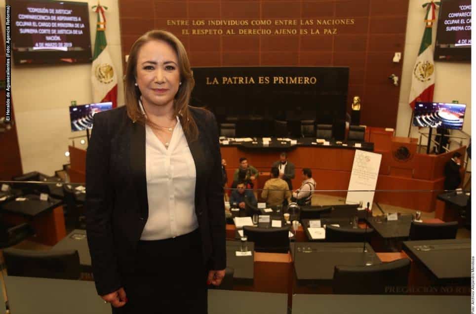Sí plagió la tesis la ministra Yasmín Esquivel Mossa; el caso pasa a la SEP