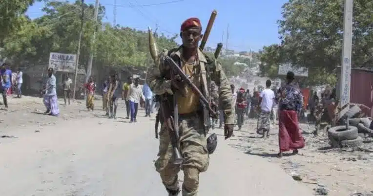 Somalia mata a 100 yihadistas de Al Shabab tras repeler un ataque