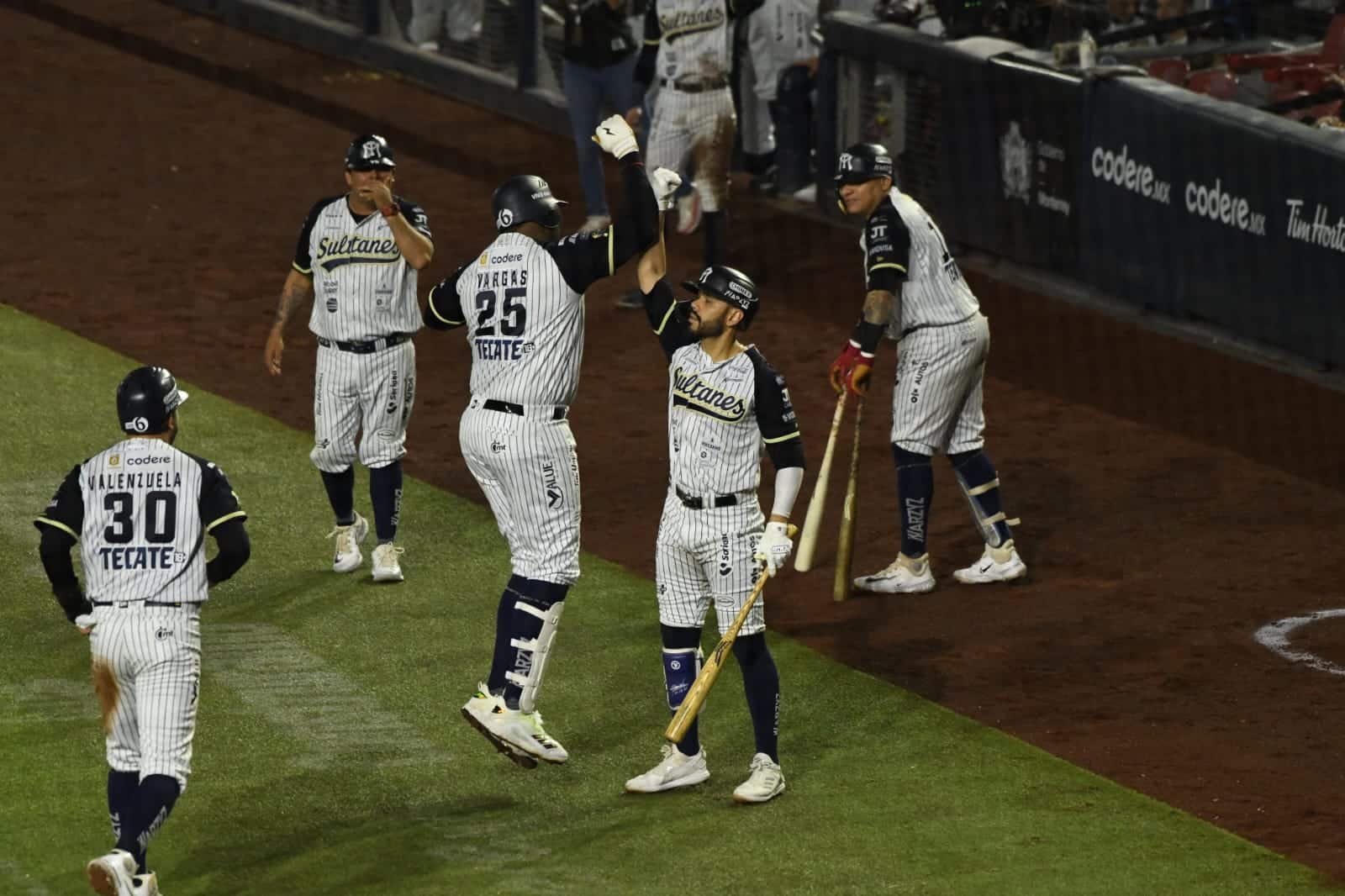 Sultanes aprovecha la localía y se coloca a uno de los Algodoneros