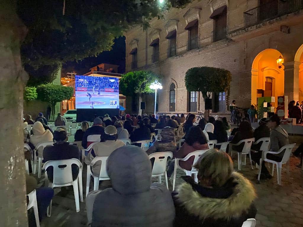 También Instalan pantallas para ver el juego de Cañeros vs Algodoneros (4)