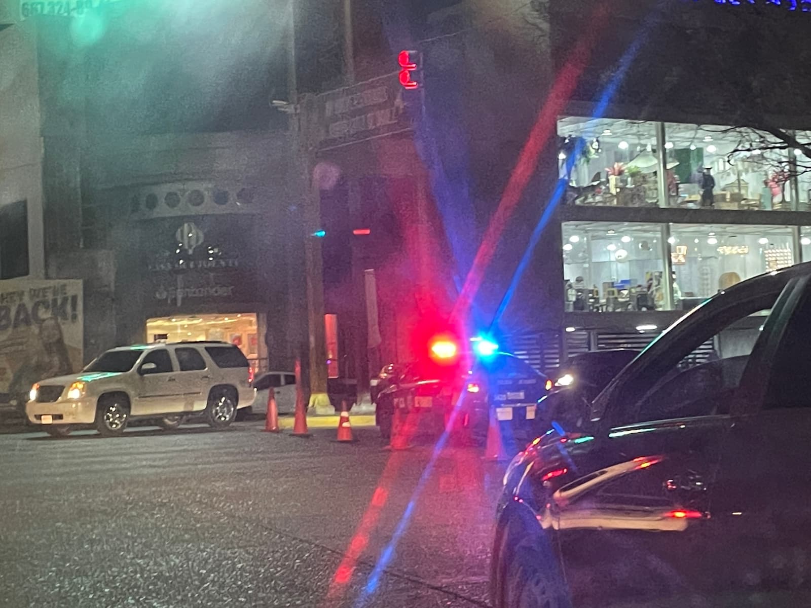 Tiran ponchallantas en el Tres Ríos en Culiacán (6)