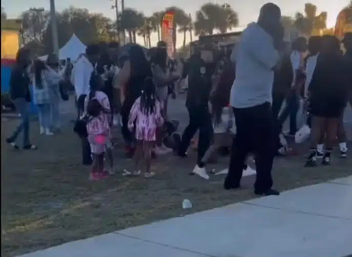 Tiroteo en pleno desfile de Florida; reportan al menos ocho lesionados