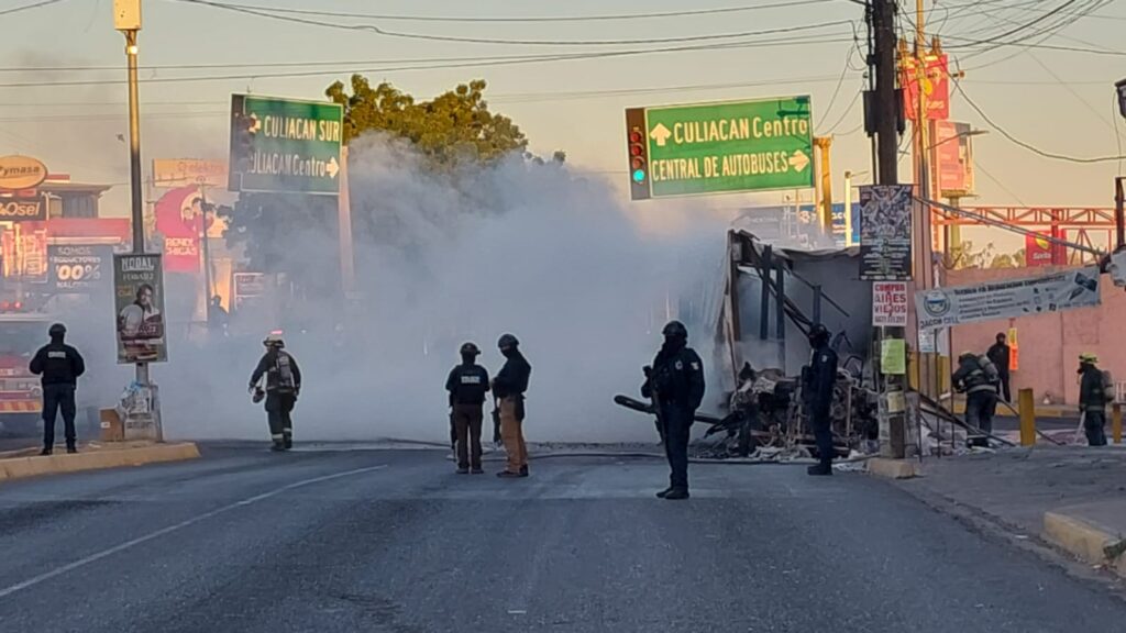 Trailer quemado Culiacán