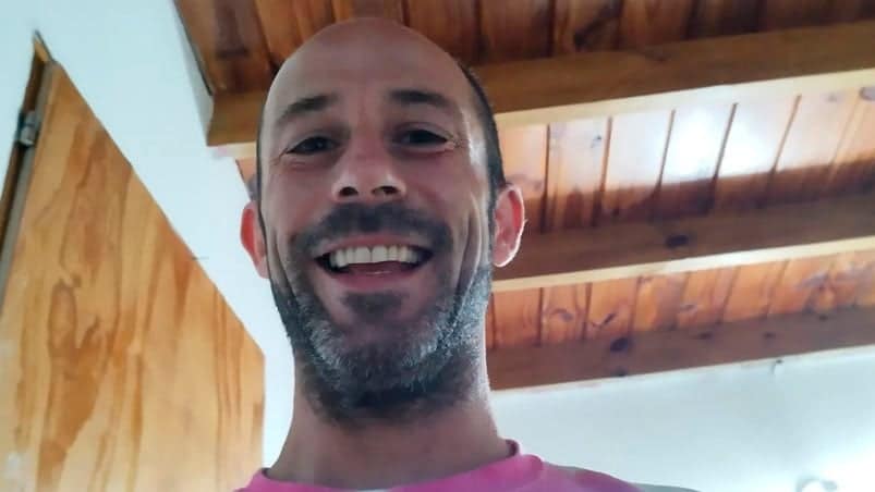 Turista muere al caer a un acantilado en Argentina; ¡quería tomarse una foto!