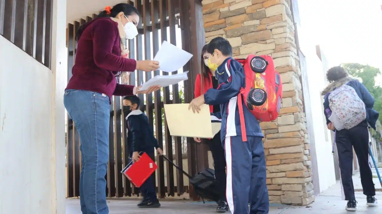 Uso de cubrebocas en escuelas de Sinaloa