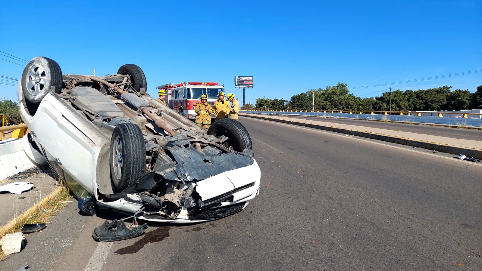 Volcadura Llantas Arriba Policíaca Camioneta Culiacán Costerita