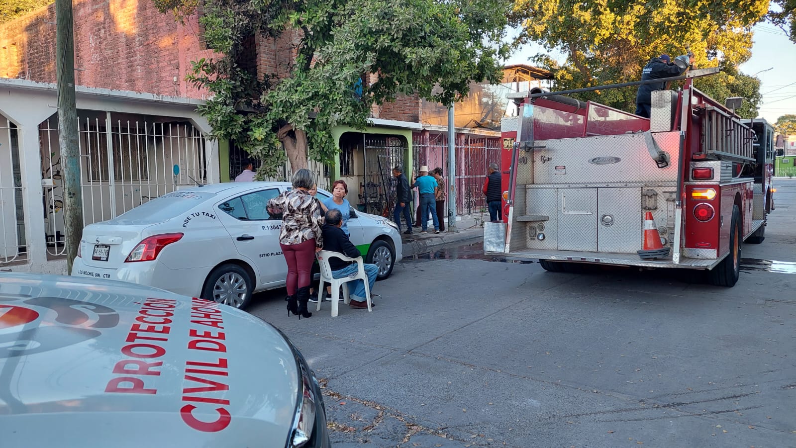 Corto circuito en vivienda de Los Mochis provoca la movilización de cuerpos de emergencia