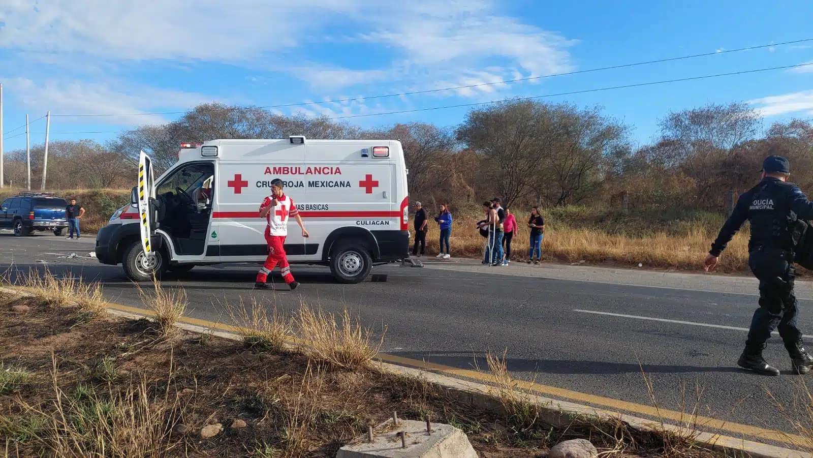 Cuatro lesionados deja choque-volcadura al sur de Culiacán