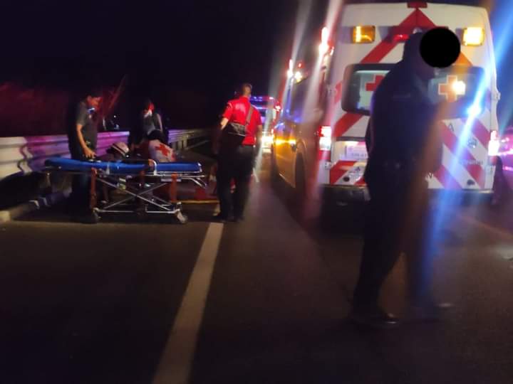 ¡Iban a exceso de velocidad! Se accidentan par de motociclistas por la Múnich en Mazatlán