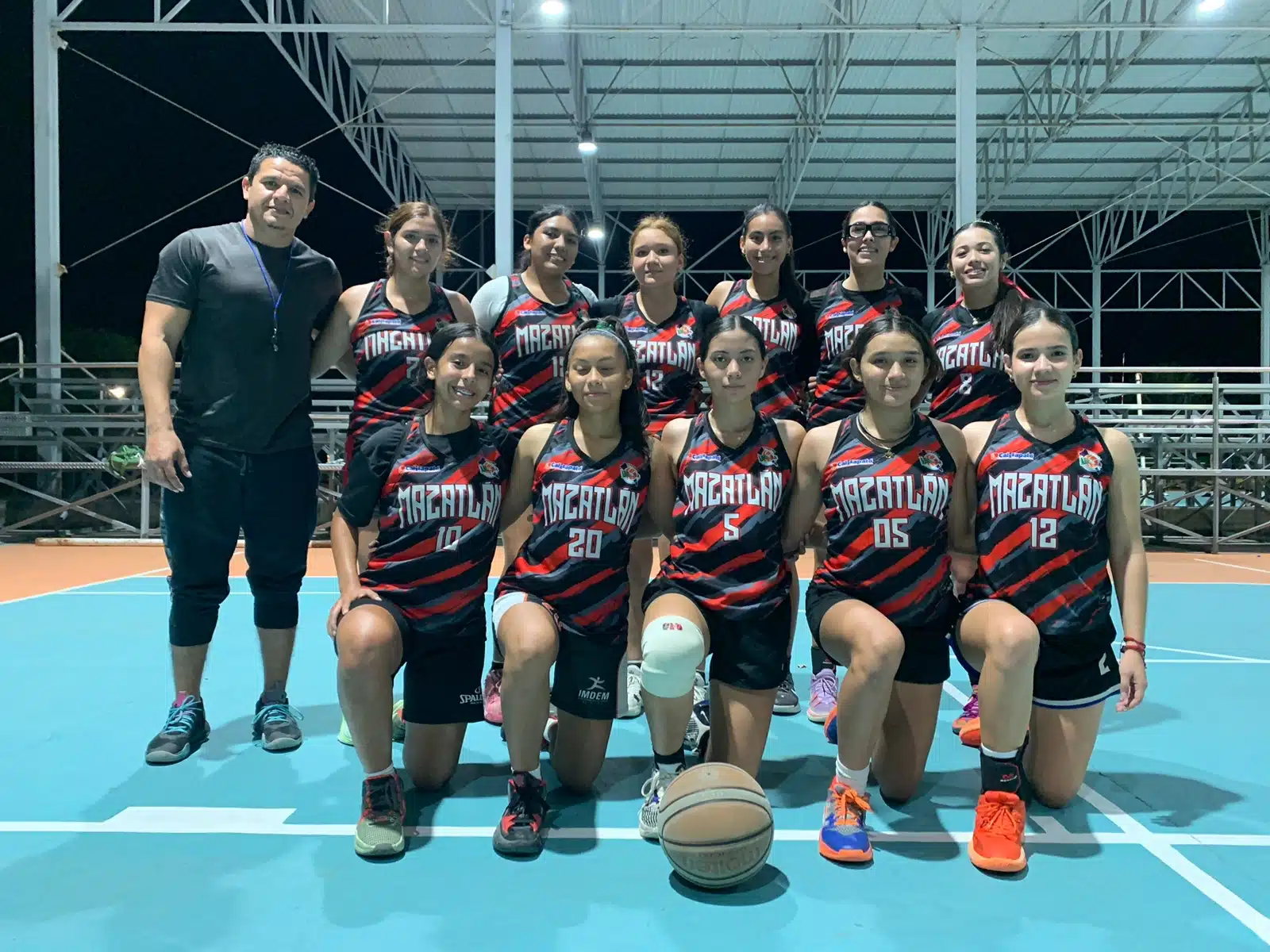 Asegura coach Miguel Camacho que se debe impulsar más el baloncesto femenil