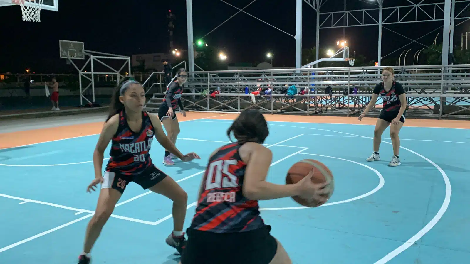 Asegura coach Miguel Camacho que se debe impulsar más el baloncesto femenil