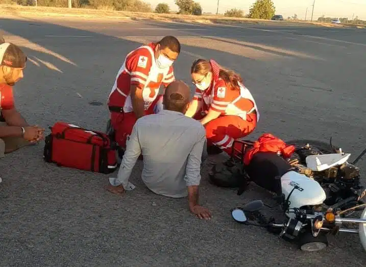¡Imparables! Ahora en la México 15 en Guasave un motociclista es arrollado por una camioneta