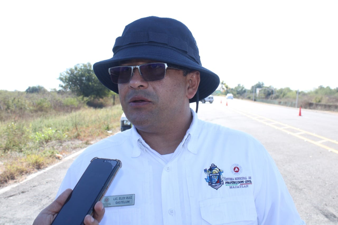 ¡De a poco a la normalidad! Retiran 11 vehículos incinerados de entradas y salidas de Mazatlán