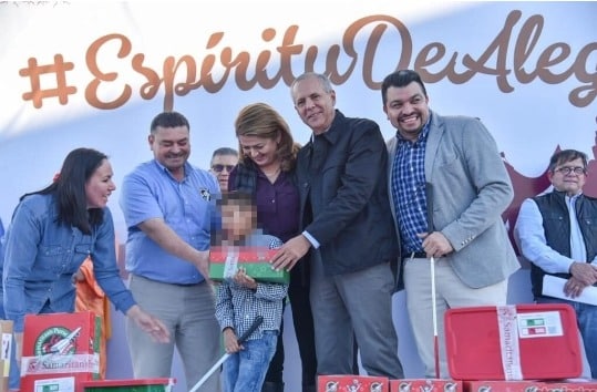 Niños de Ahome disfrutan de la rosca de reyes y regalos en la explana de Palacio Municipal 