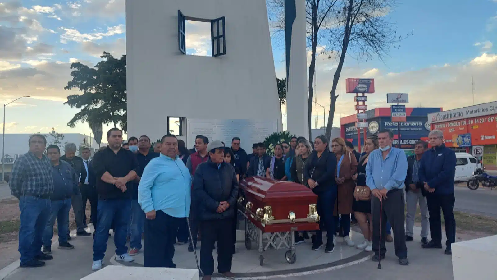 Rinden homenaje póstumo al periodista Trinidad Valdez Peñuelas fallecido en Los Mochis